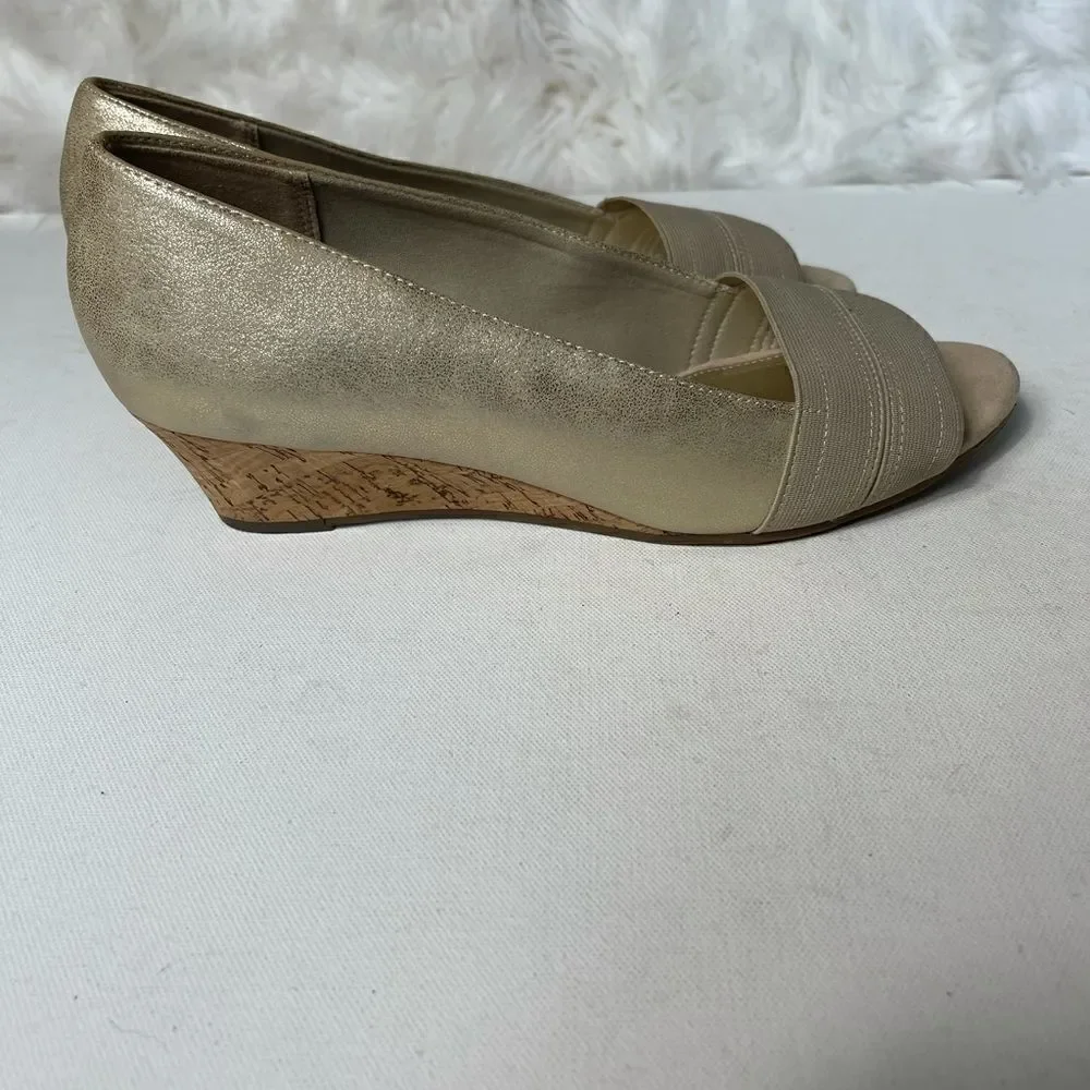 Coach and Four metallic gold & khaki shoes SZ10